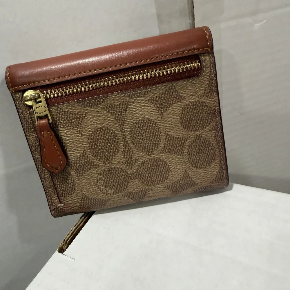 Coach Wyn Small Wallet In Colorblock Signature Canvas Brass/Tan/Rust C2329